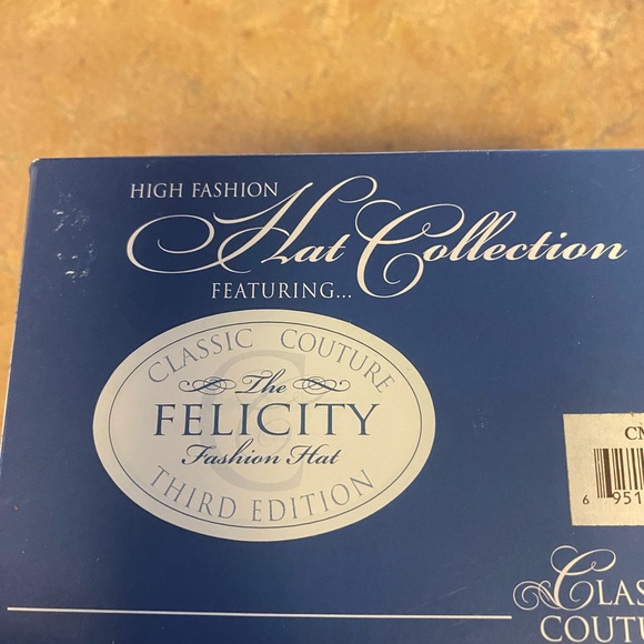 Miniature Hat, Purse, and Shoe “Felicity” with original Boxes - Picture 7 of 14